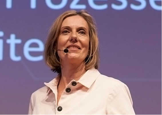 Rednerin_Web3.0_Dorothee_Töreki_Keynote_Speaker_Digitalisierung_buchen_Future_Shapers.
